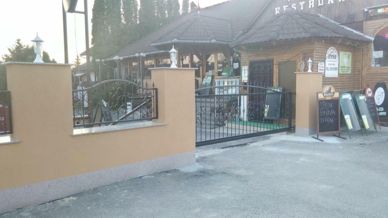 Feherlo Vendeghaz & Restaurant บุค ภายนอก รูปภาพ